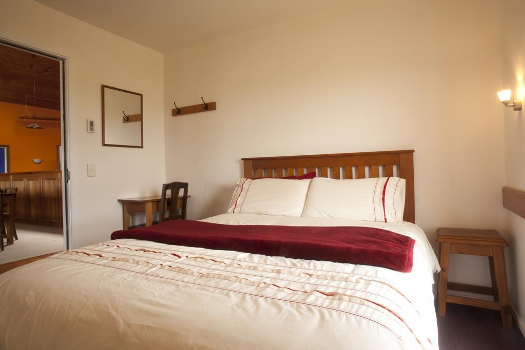 Old Bones Lodge Oamaru Room photo